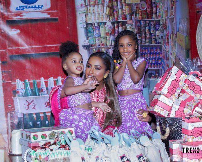 داليا مبارك وابنتيها داليا مبارك وابنتيها