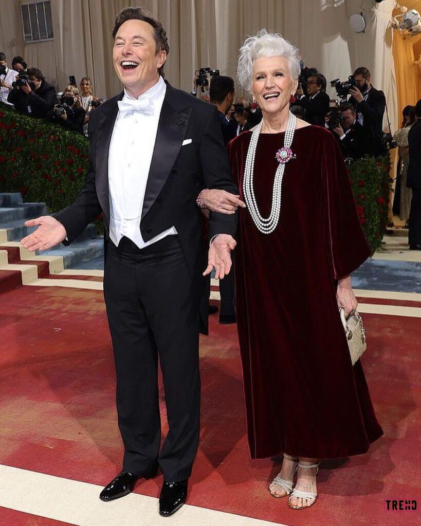 إيلون ماسك ووالدته ماي ماسك