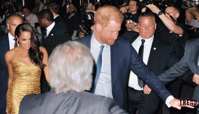 صورة من مطاردة الأمير هاري وميغان ماركل صورة من مطاردة الأمير هاري وميغان ماركل